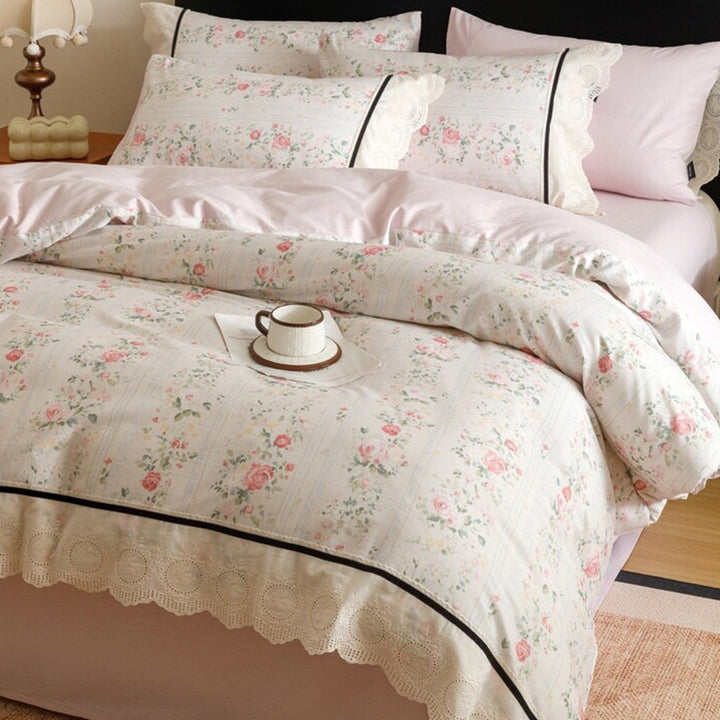 Vintage Rose Bedrucktes Bettbezug-Set mit Häkelaugenrand & Kontrastpaspel