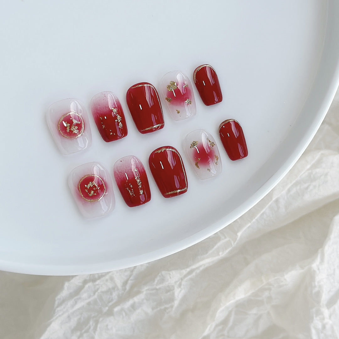 Künstlerisches Press-On Nagelkunstset mit Herz- und himmlischen Designs
