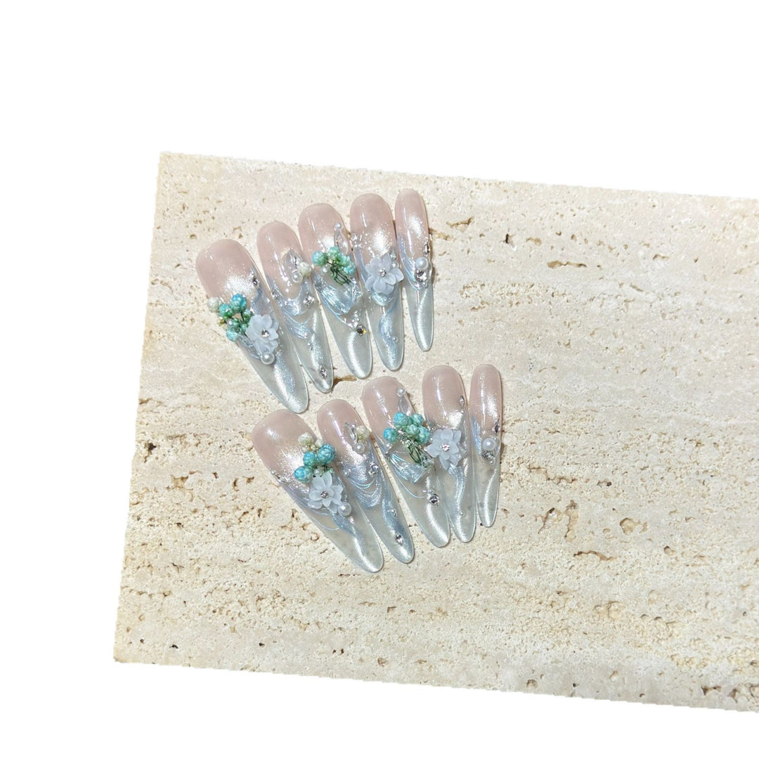 Elegante florale Stiletto-Nagelkunst Karnz