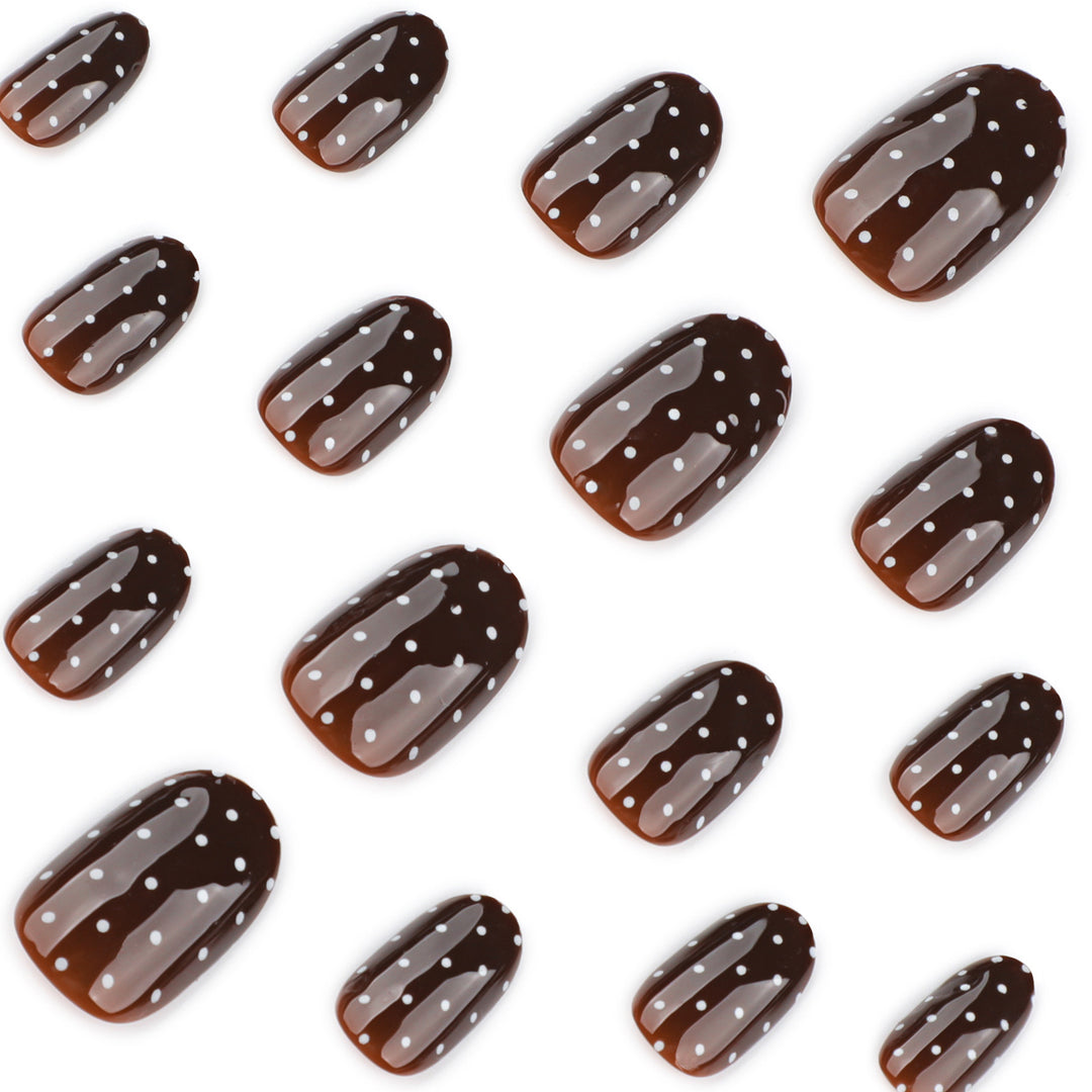 Elegante und moderne Nagelkunst mit Polka-Dots Karnz