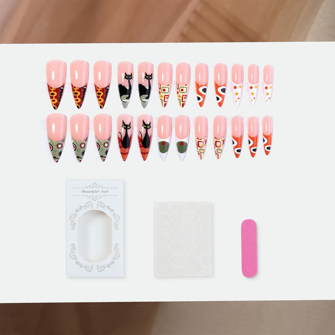 Kunstnagelset mit künstlerischen Motiven Karnz