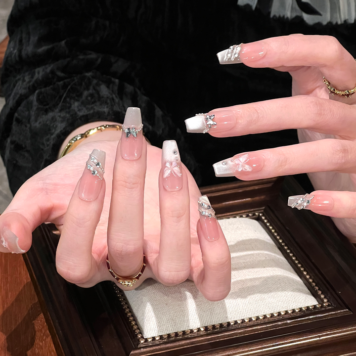 Kristall-besetzte Press-On Nagelset Karnz