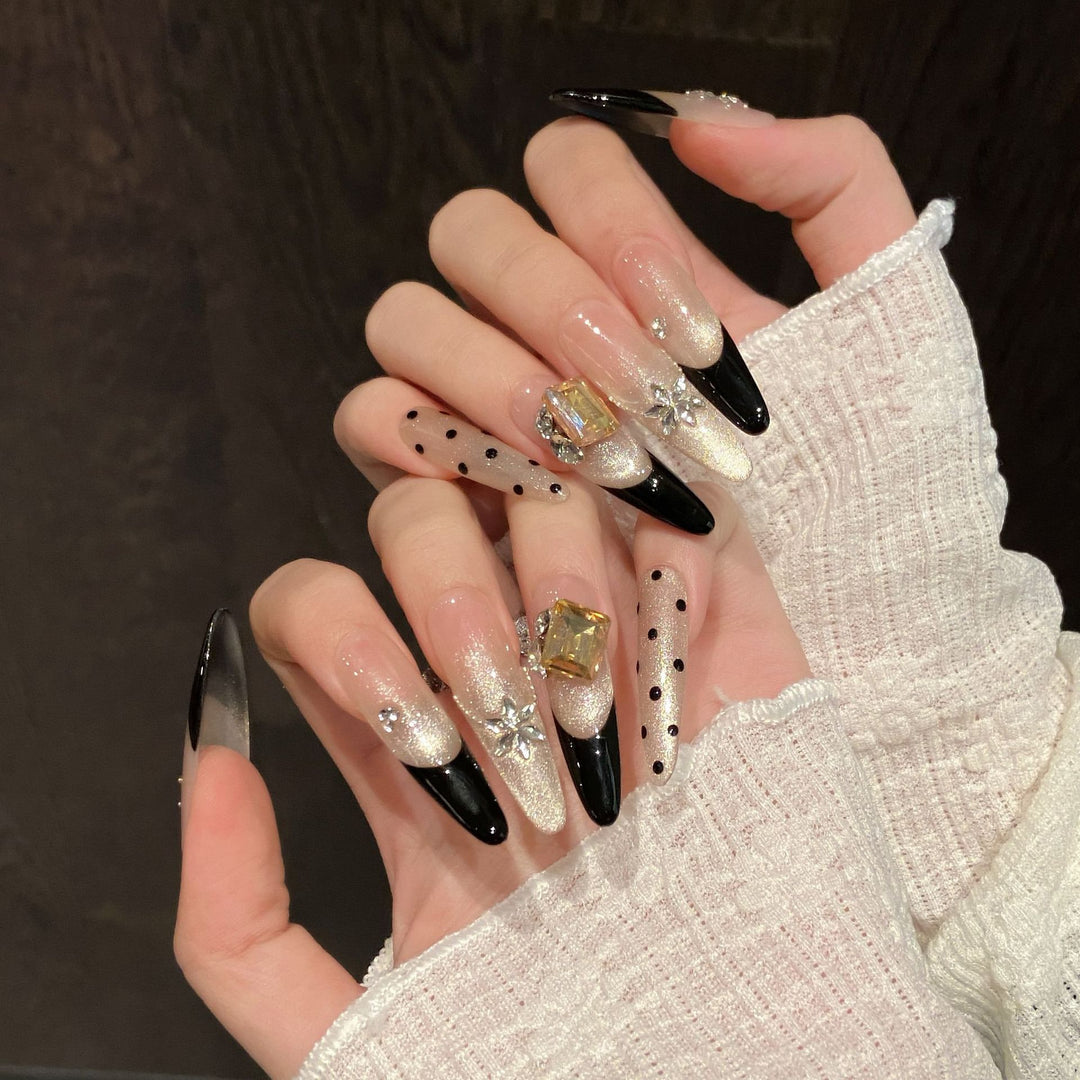 Glamouröses Press-On Nagelkunstset mit Kristall und eleganten Akzenten