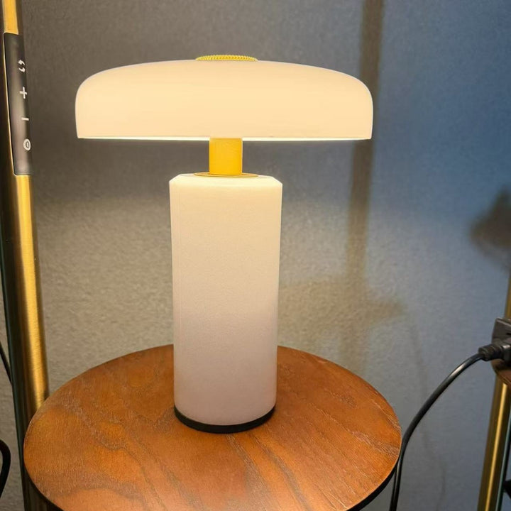 Dekorative Tischlampe