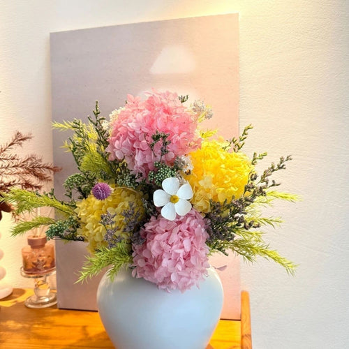 Dekorative Kunstblumenstrauß Anordnung