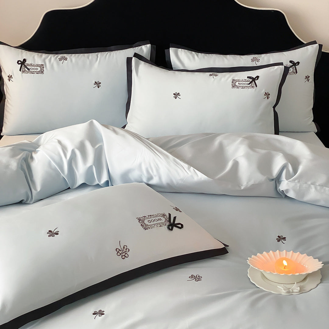 Besticktes Baumwollsatin Bettbezug-Set mit kontrastierendem Paspelrand und Schleifenapplikation