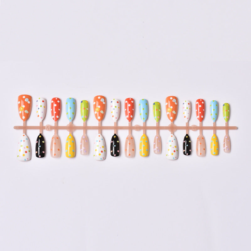Dekoratives Polka Dot Press-On Nagelkunst Set Karnz