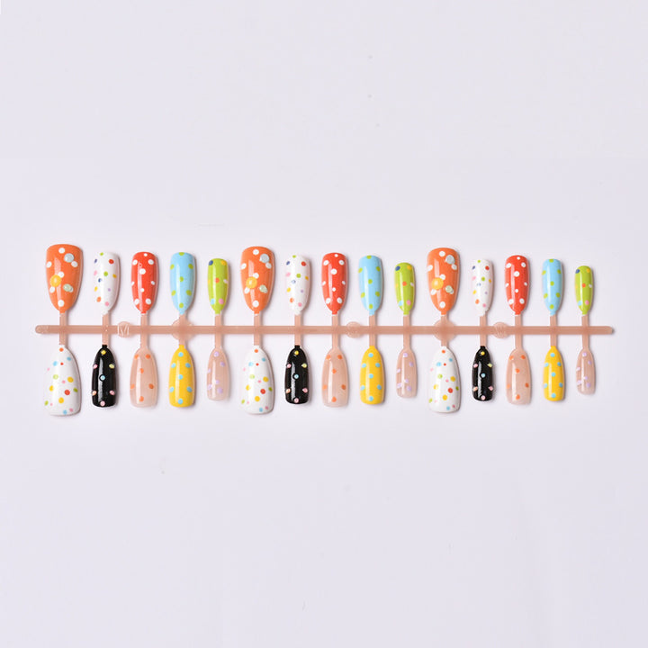 Dekoratives Polka Dot Press-On Nagelkunst Set Karnz
