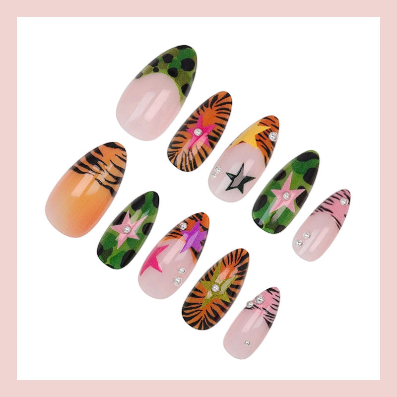 Kreatives Kunstnagelset Karnz