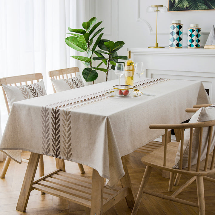 Elegante Tischdecke mit Blattmuster