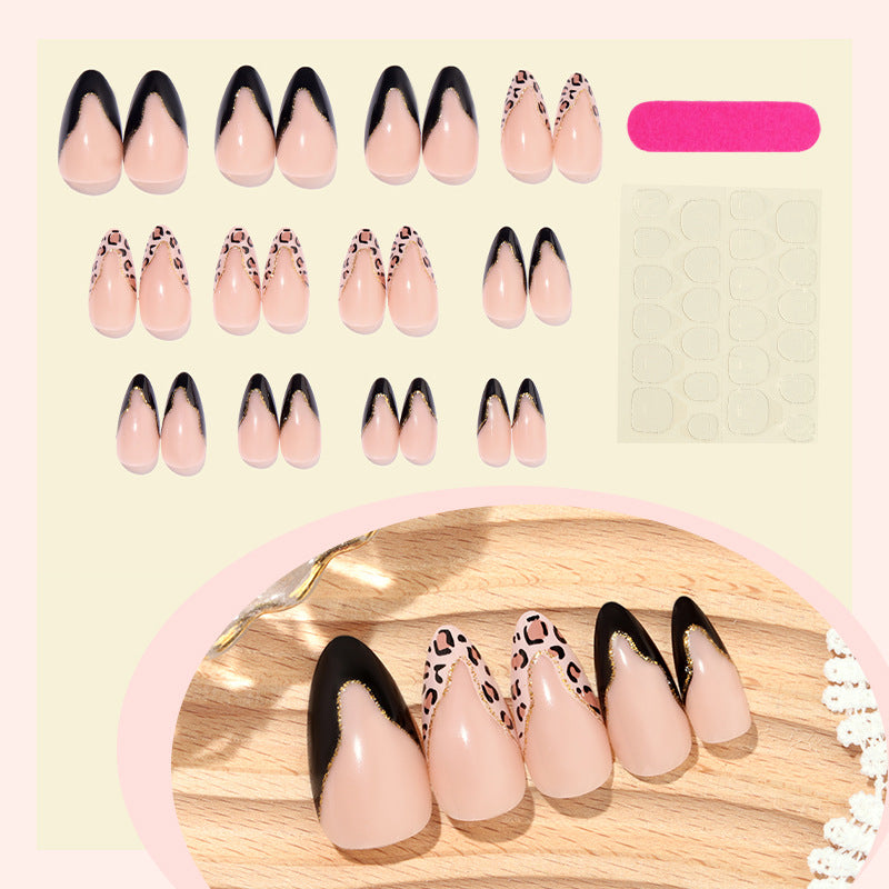 Stiletto Press-On-Nagelset mit kreativem Leoparden- und glänzenden schwarzen Akzenten Karnz