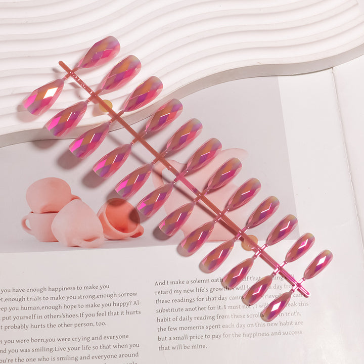 Künstlerisches Press-On-Nagel-Set mit geometrischem Design Karnz