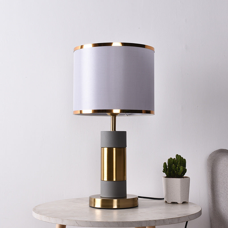 Moderne stilvolle Tischlampe