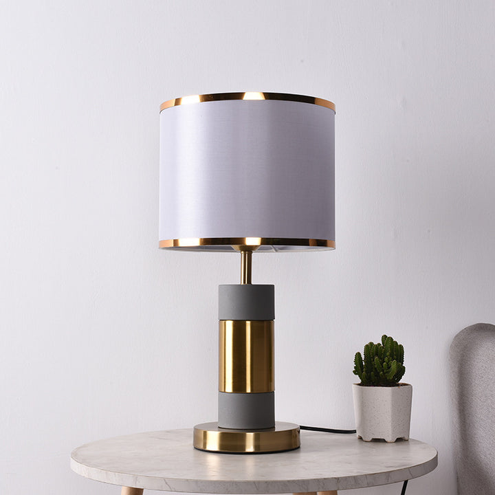 Moderne stilvolle Tischlampe