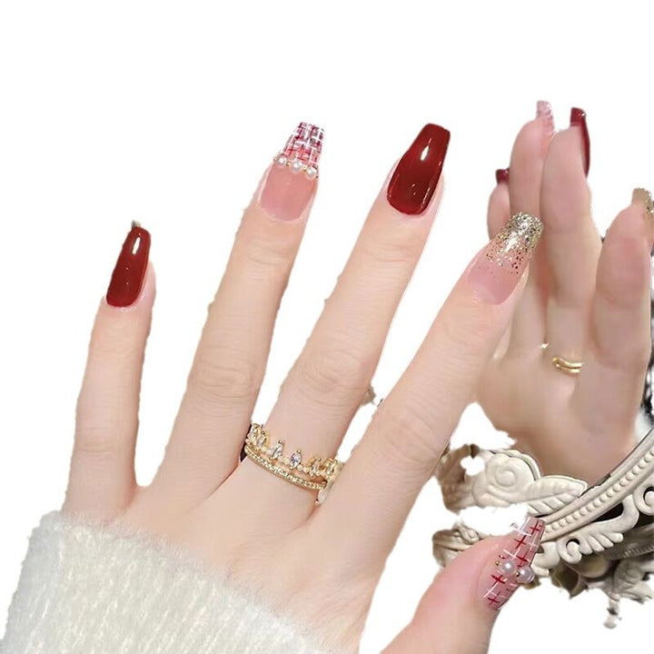Elegante Nagelkunst mit Glanzfinish Karnz