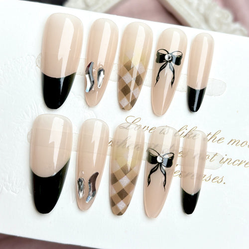 Elegantes Press-On-Nagelkunstset mit stilvollem Bogen und geometrischen Designs