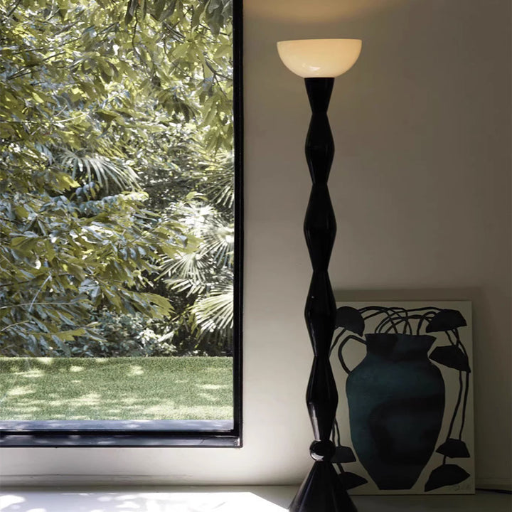 Skulpturale Stehlampe mit einzigartigem geometrischen Design