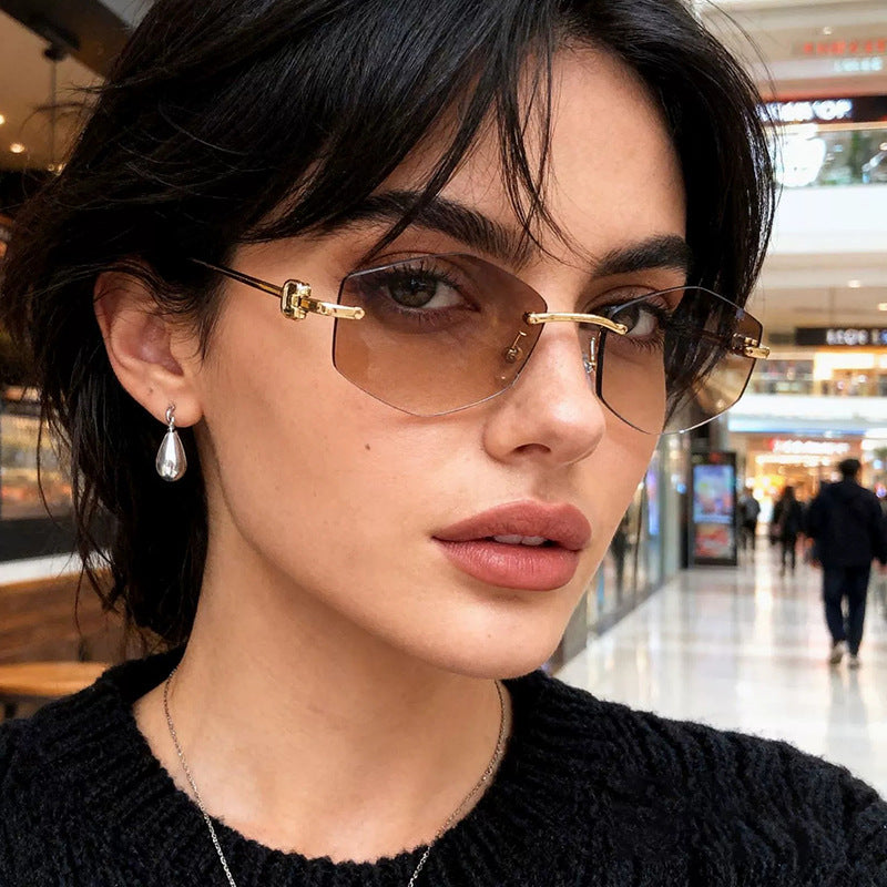 Damen modische Sonnenbrille mit hexagonalem Gestell und luxuriösen Akzenten Karnz