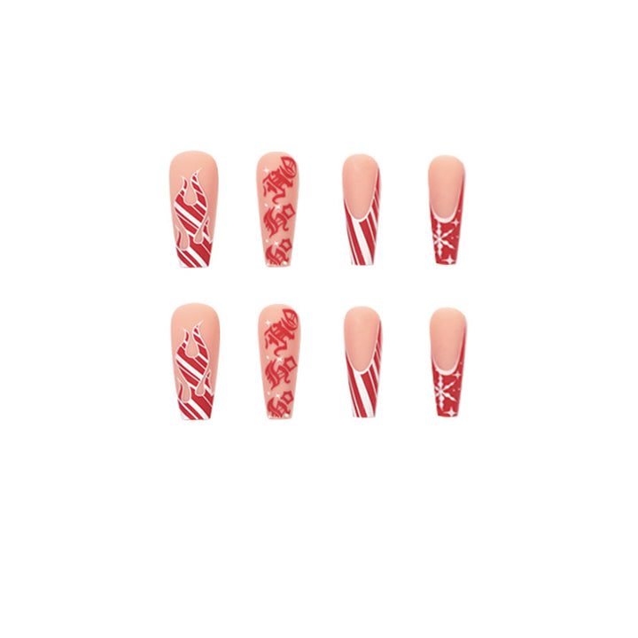 Künstlerische Nagelverlängerungen im festlichen Design Karnz