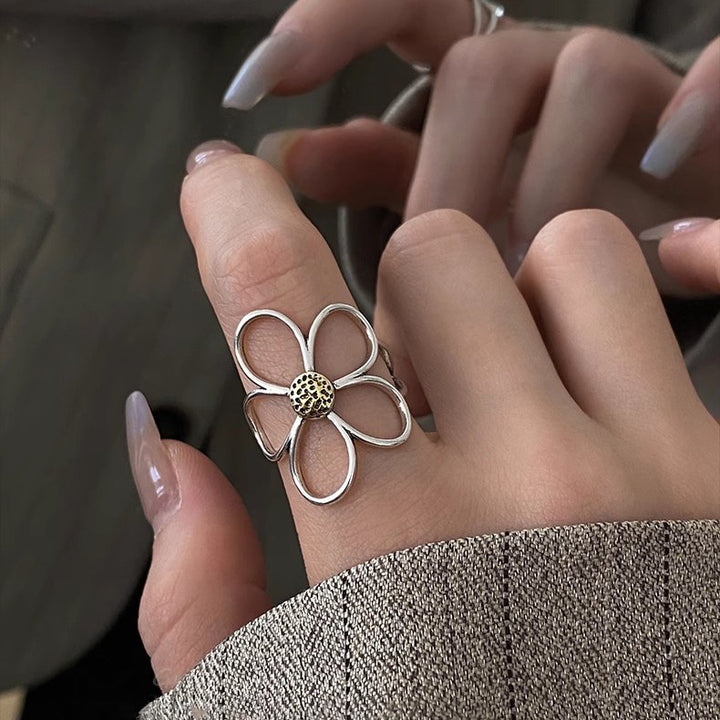Stylischer Floralring Karnz