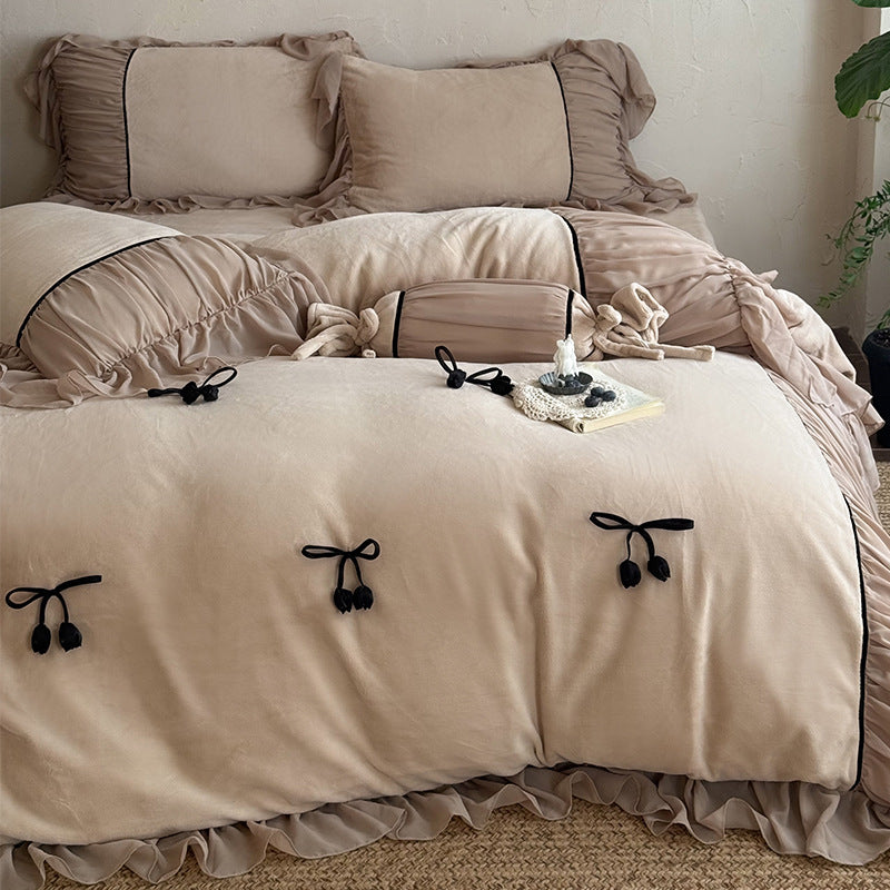 Rüsche Velvet-Feel Bettbezugset mit Chiffon-Saum und Bänder Tulpenakzenten
