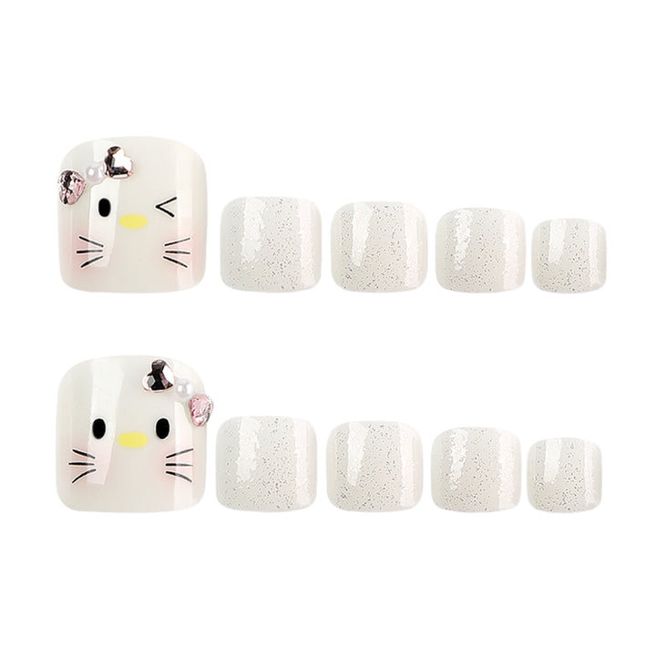 Kunstvolle Fußnagelgestaltung mit niedlichem Katze-Motiv Karnz