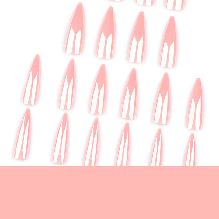 Kunstvolle Stiletto-Nägel mit Hochglanz-Finish Karnz