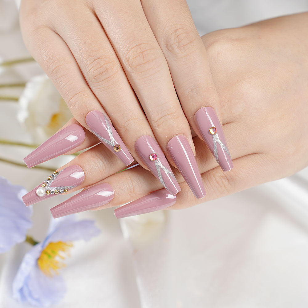Glamouröse Stiletto-Nagelspitzen Karnz