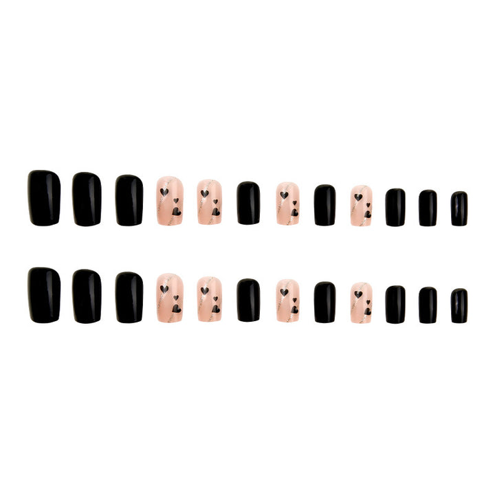 Kreative Nagelspitzen mit Herzmotiven Karnz