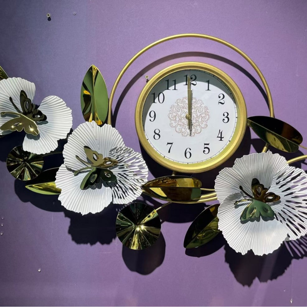 Blumen-Wanduhr mit Blattdesign Karnz