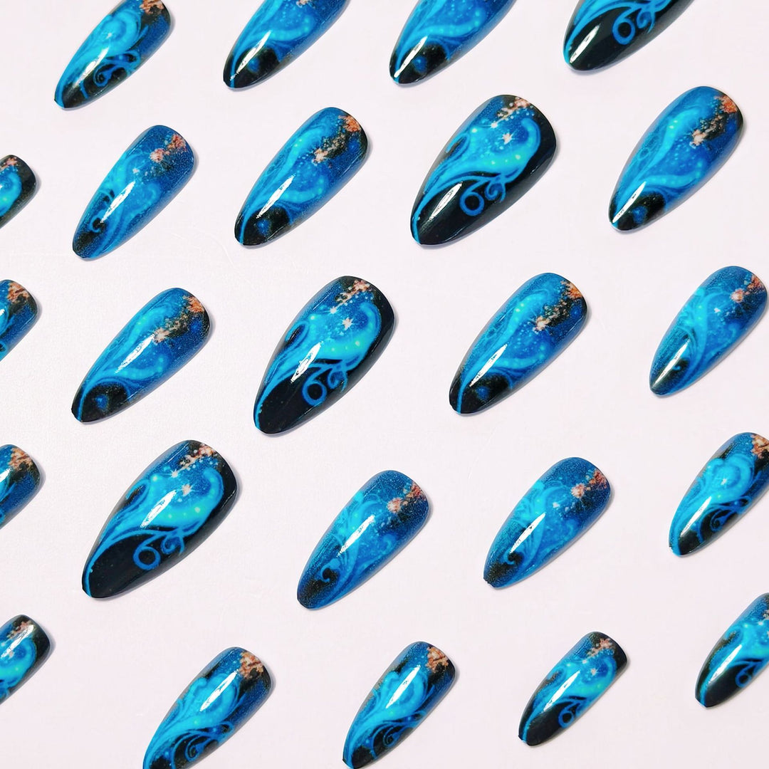 Glitzernde Nagelkunst Karnz