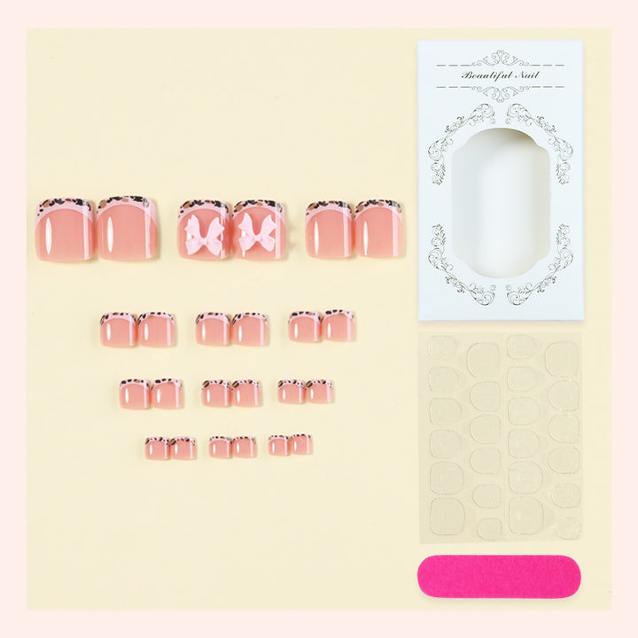 Kunstnagelset mit eleganten Schleifen und luxuriösen Designs Karnz
