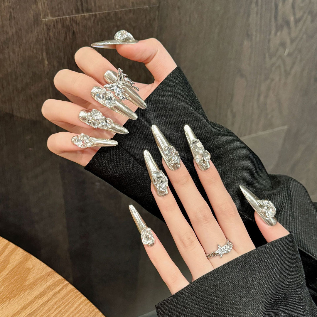 Dekoratives 3D Nagelkunst Press-On Set