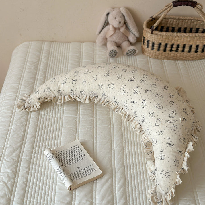 Ergonomisches Baumwoll-Mutterstillkissen mit Rüschendeck und Hasenmotiv