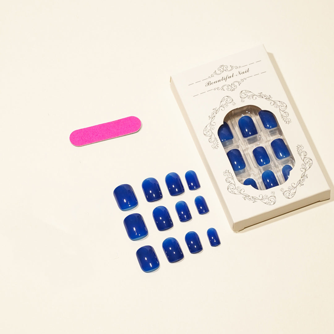 Glänzende Press-On-Nagelspitzen-Kollektion Karnz