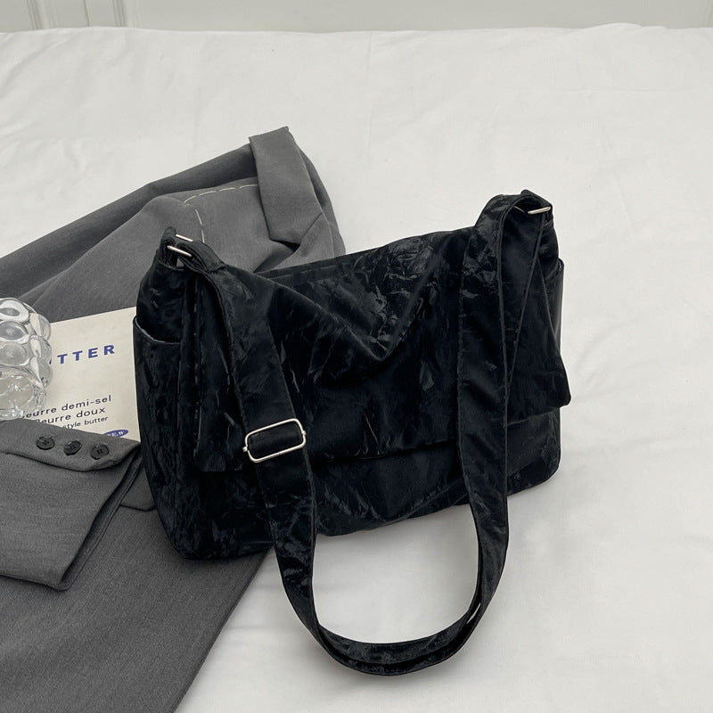 Texturierte schlabberige Schultertasche