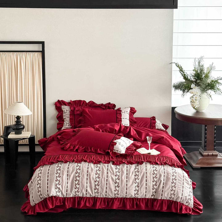 Luxuriöses Rüschen-Bettwäsche-Set aus Satin mit gestickter Bordüre