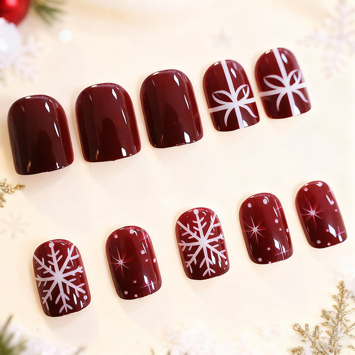 Festliche Winter-Nagelkunst Karnz