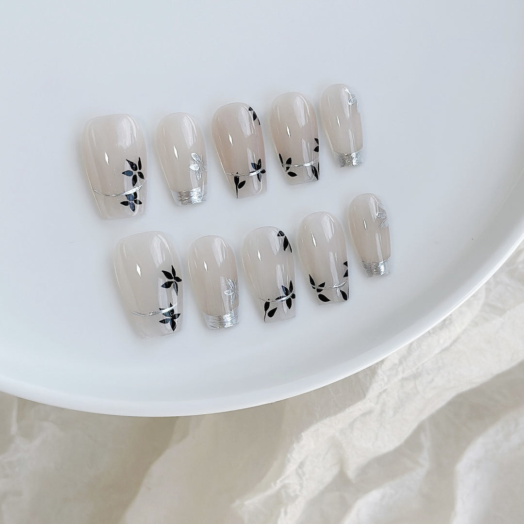 Künstlerisches Floral Press-On Nagelset mit glänzendem Finish