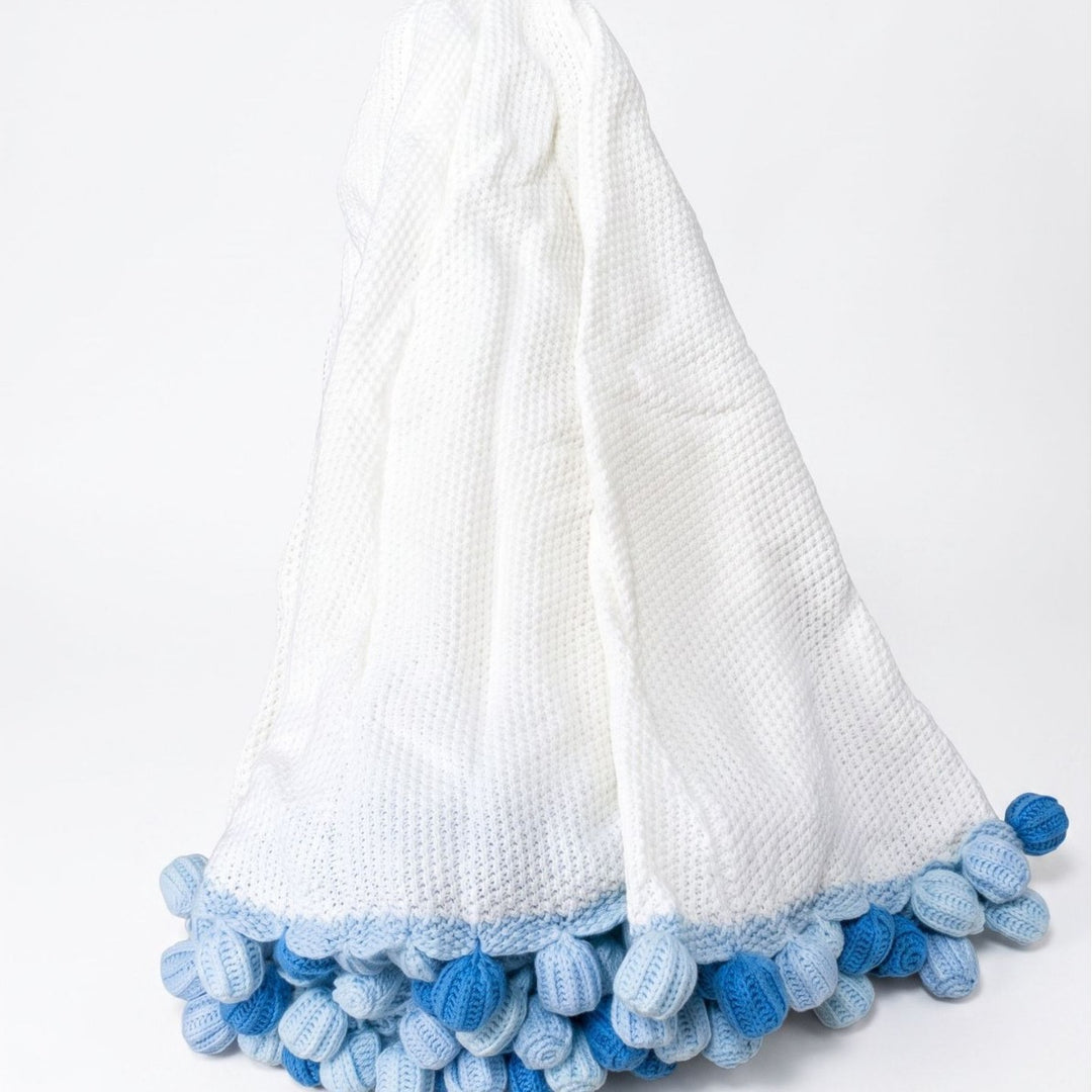 Pom-Pom Strickwurfdecke