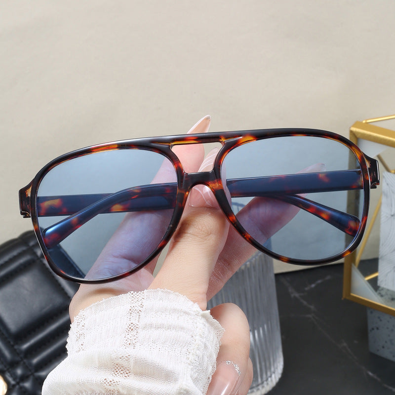 Damen Oversized Sonnenbrille mit sportlichem Design Karnz