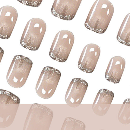 Elegante French Tip Nagelkunst Karnz