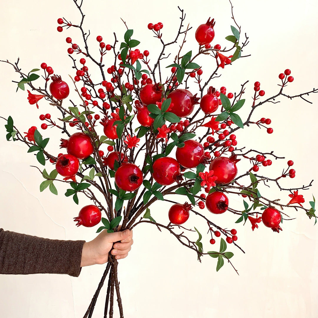 Dekorative Granatapfelblütenarrangement