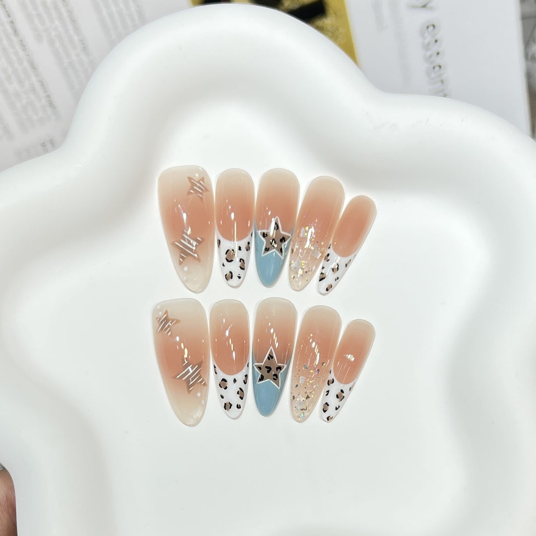 Glamouröse Sternenförmige Press-On Nagelkunst
