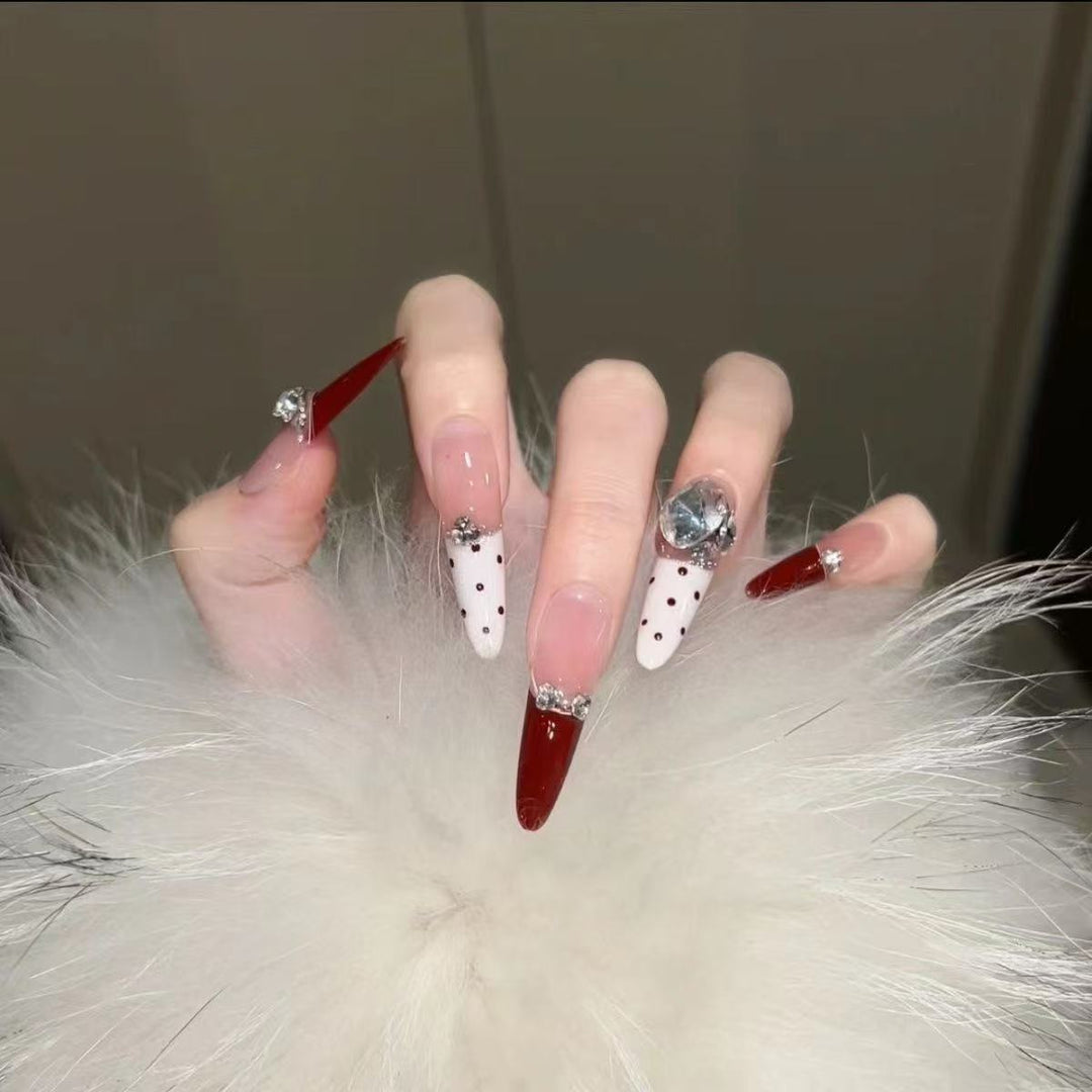 Dekorative Nagelkunst
