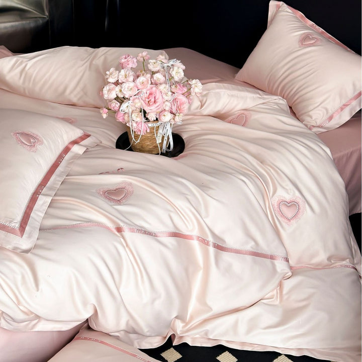 Luxuriöses Baumwoll-Satin Bettwäsche-Set mit Herz-Applikation und Zierpaspel