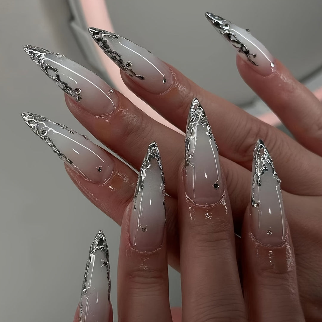 Elegantes Stiletto Press-On Nagelset Karnz
