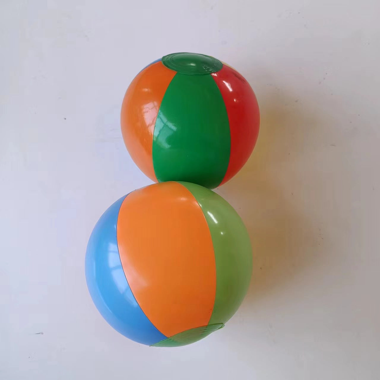 Unisex aufblasbarer Spielball mit verschiedenen Farbsegmenten Karnz