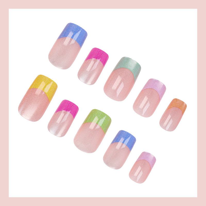 Kunstnagelset mit bunten French-Spitzen Karnz