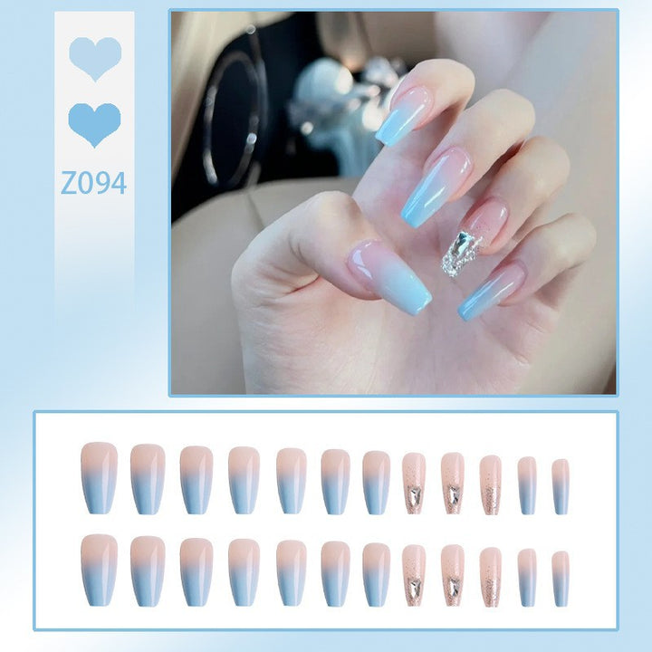 Kunstnagelset mit eleganten Ombre- und Glitzerakzenten Karnz